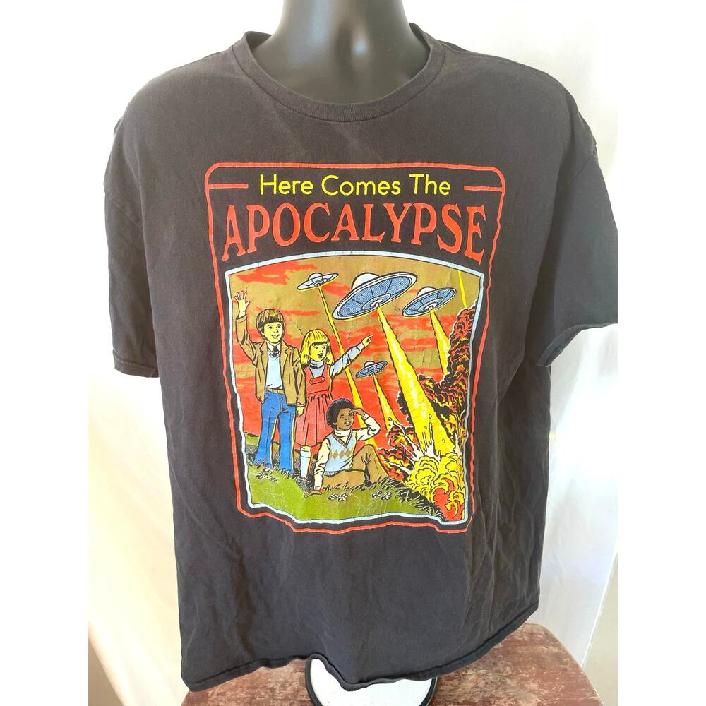Here Comes the Apocalypse UFO Graphic Tee Black XL